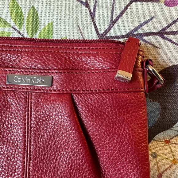 🛍 Calvin Klein Red Crossbody Bag Like New 🛍 - Picture 5 of 10